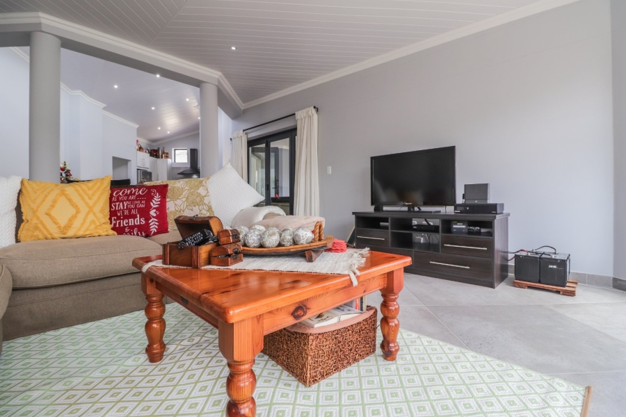 2 Bedroom Property for Sale in Reebok Western Cape